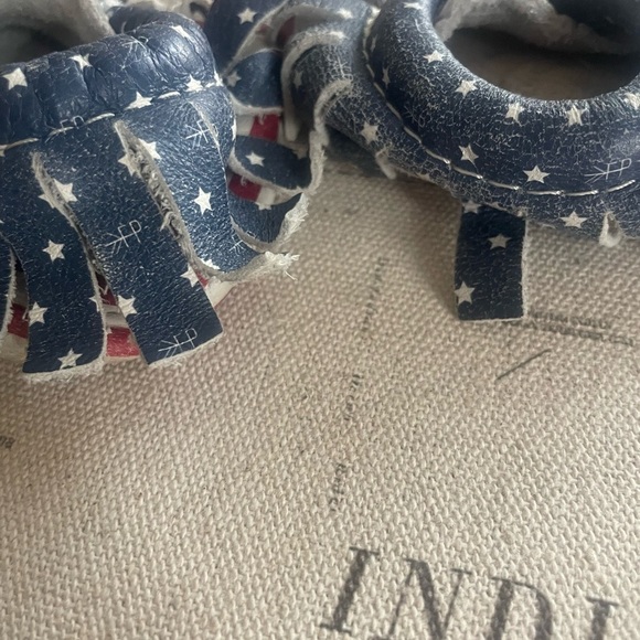 Freshly Picked Stars and Stripes Moccasins Size 4 - Picture 4 of 7